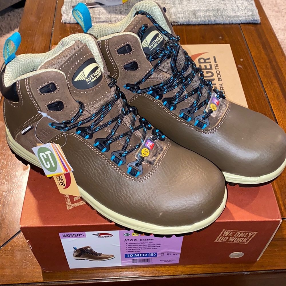 NWT- Avenger- Breaker waterproof work boots
